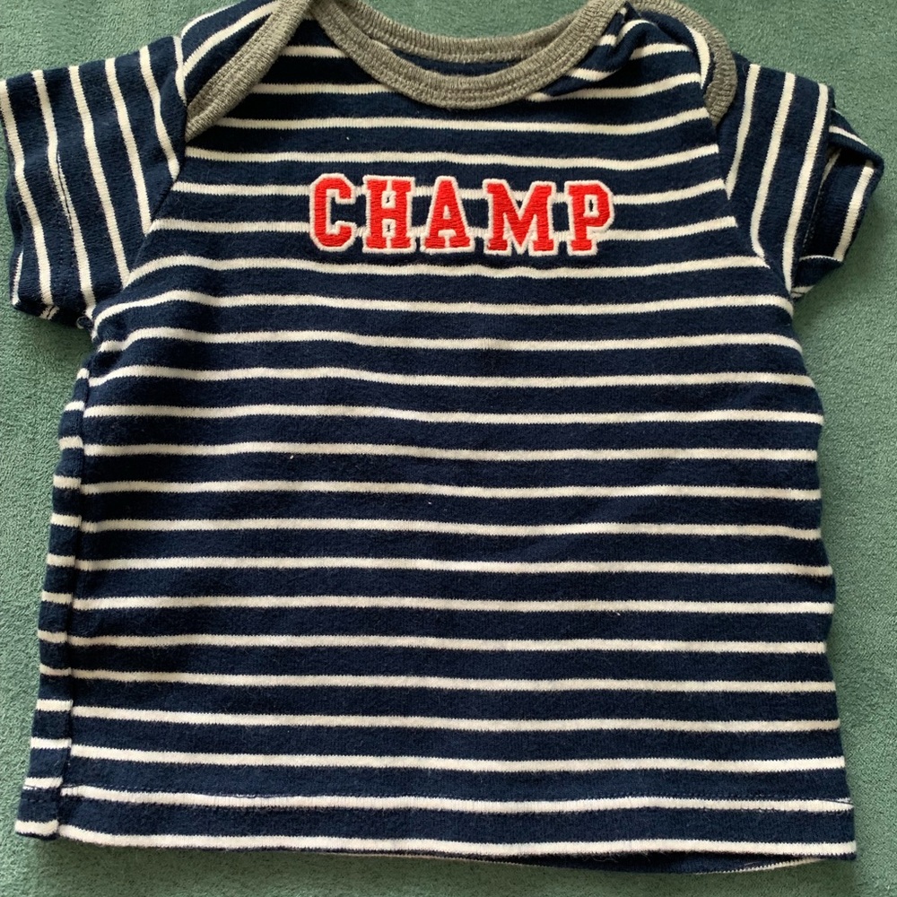 3/$25 baby bundles Carter’s and Duck Duck Goose - Picture 6 of 6